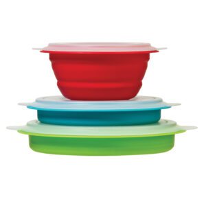 A stack of three different colored bowls.